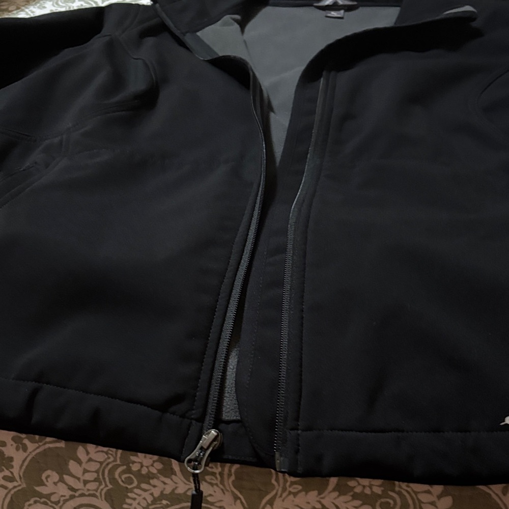 Eddie Bauer Women’s Black Rain Jacket w/ soft fleece interior - Picture 3 of 7